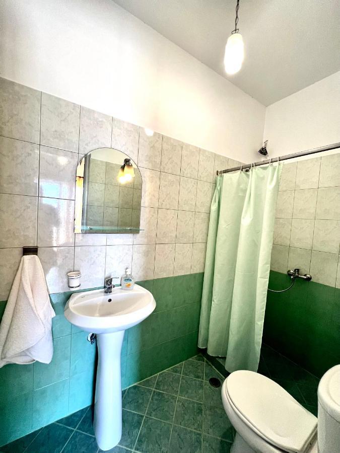 J&B Rooms Dhërmi Екстериор снимка