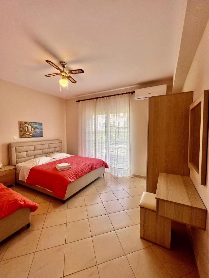 J&B Rooms Dhërmi Екстериор снимка