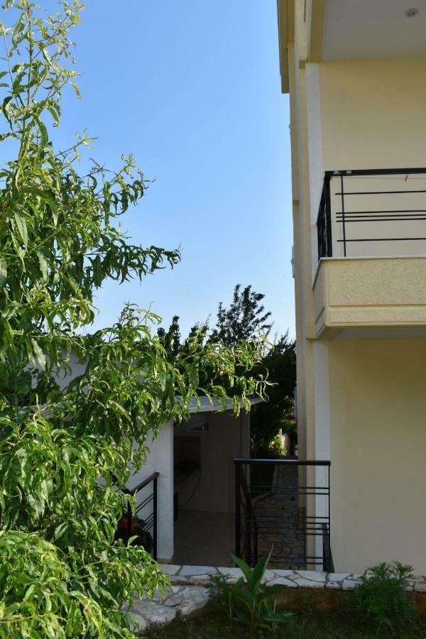 J&B Rooms Dhërmi Екстериор снимка
